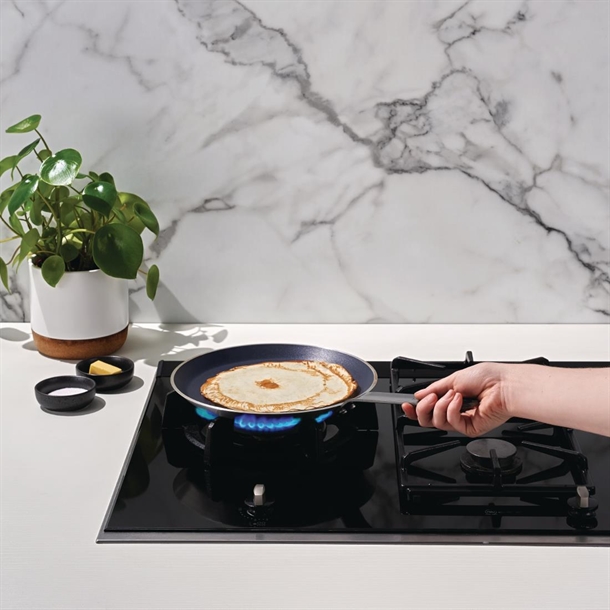 Vogue Aluminium Non-Stick Teflon Platinum Plus Crepe Pan 260mm