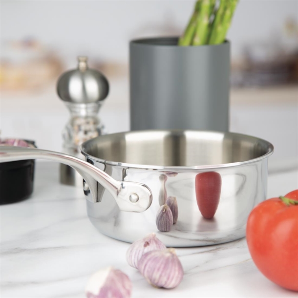 Vogue Stainless Steel & Aluminium Tri-Wall Saucepan 200mm